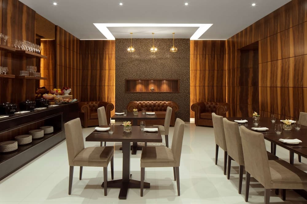 Radisson Blu Hotel Dubai Waterfront — 25