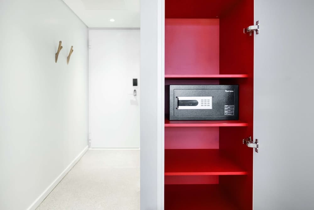 Radisson RED V&A Waterfront, Cape Town hotel, Silo 6, South Arm Road, V&A Waterfront, Cape Town, Western Cape, 8001, South Africa — photo 108