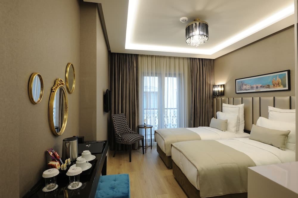 Le Petit Palace Hotel — 29