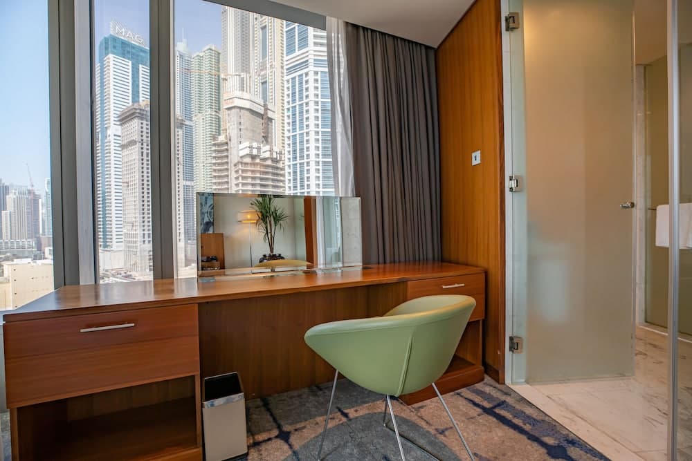 Media One Hotel Dubai — 8