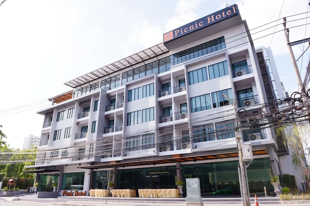 Picnic Hotel Bangkok — 1