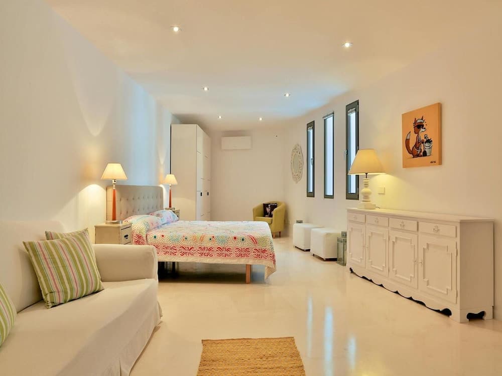 Modern Holiday Home With Vast Terracing — 24