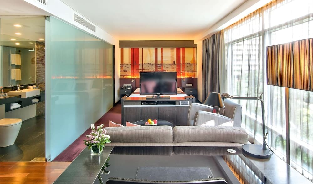 PARK PLAZA BANGKOK SOI 18 — 22