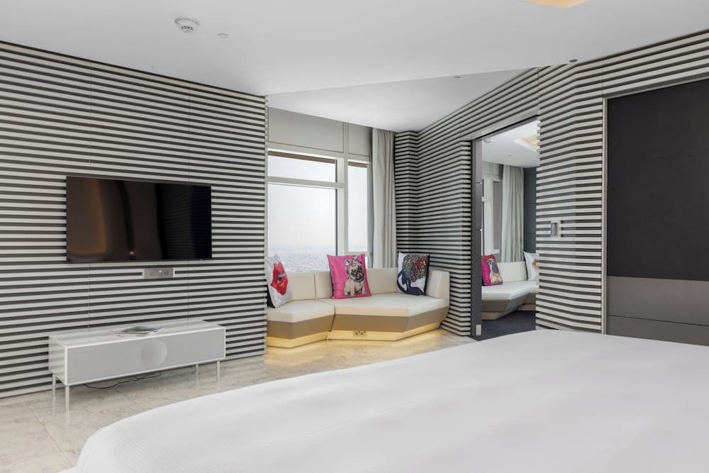 V Hotel Dubai, Curio Collection by Hilton — 28