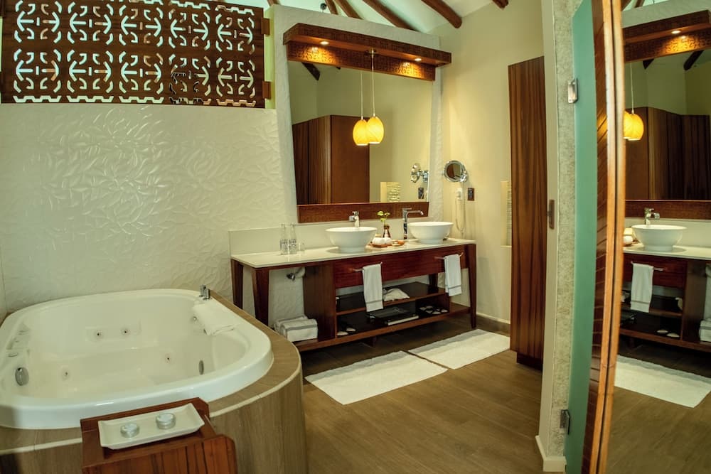 Palafitos Overwater Bungalows, Catamarán, Cenote, All & More Inclusive - Adults Only — 12