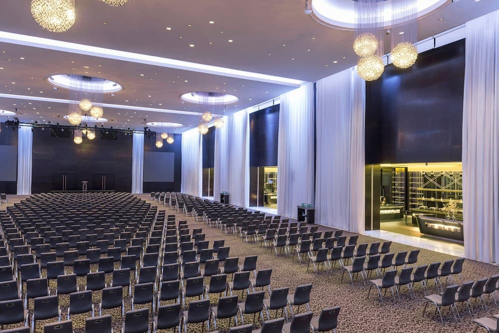 Le Meridien Dubai Hotel & Conference Centre — 28