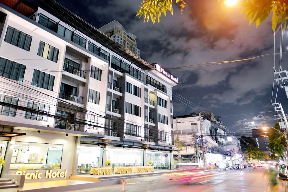 Picnic Hotel Bangkok — 16