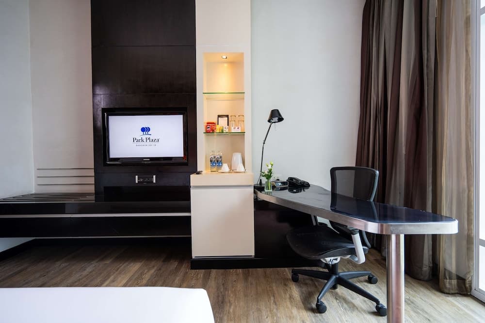 PARK PLAZA BANGKOK SOI 18 — 27