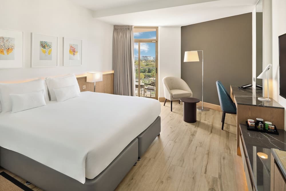 JA Beach Hotel, Dubai — 11