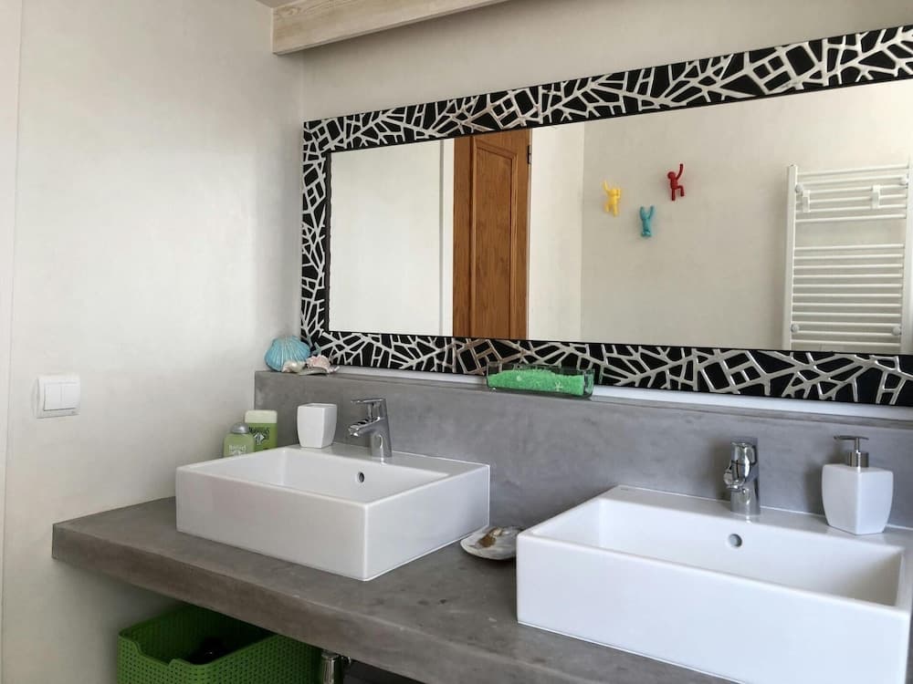 Holiday Home With Spacious Pool — 3