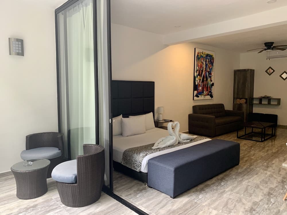 SILVERSANDS Hotel Boutique - 5Th Ave — 12