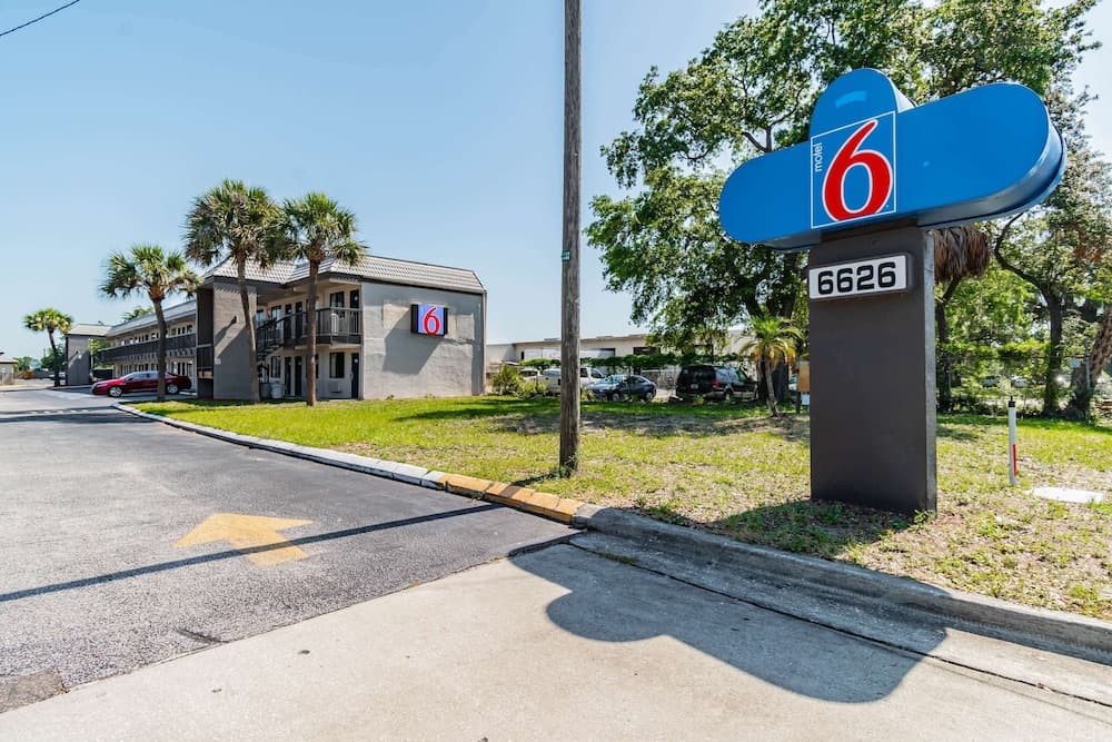Motel 6 Tampa, Florida — 1