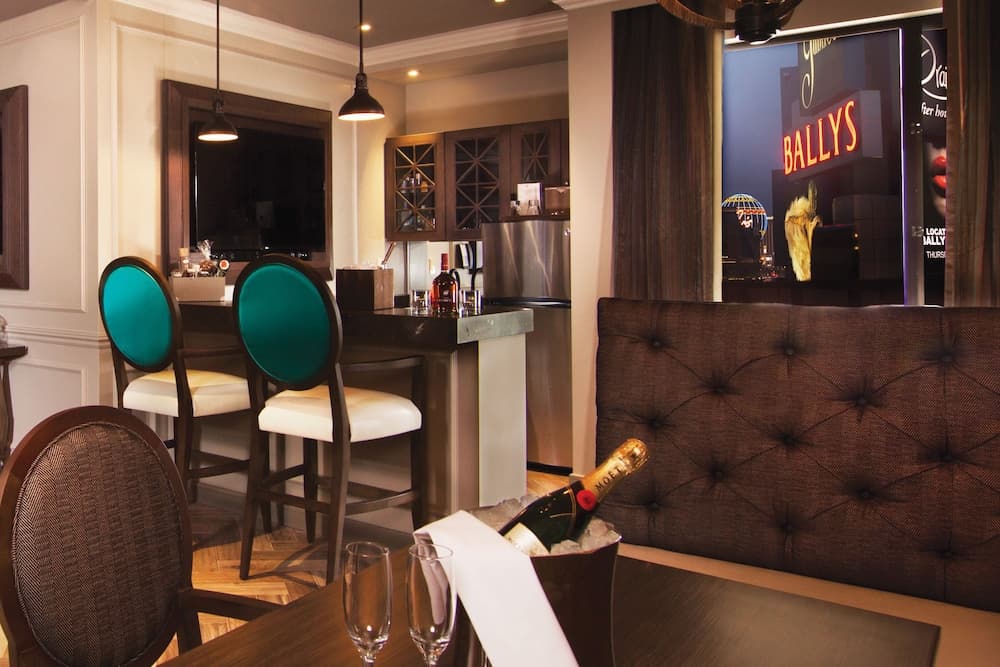 The Cromwell- A Caesars Rewards Destination — 30