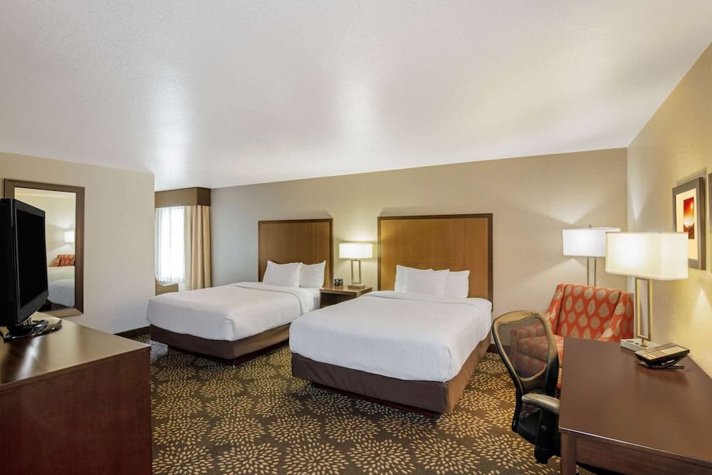 La Quinta Inn &amp; Suites by Wyndham Las Vegas Red Rock — 5