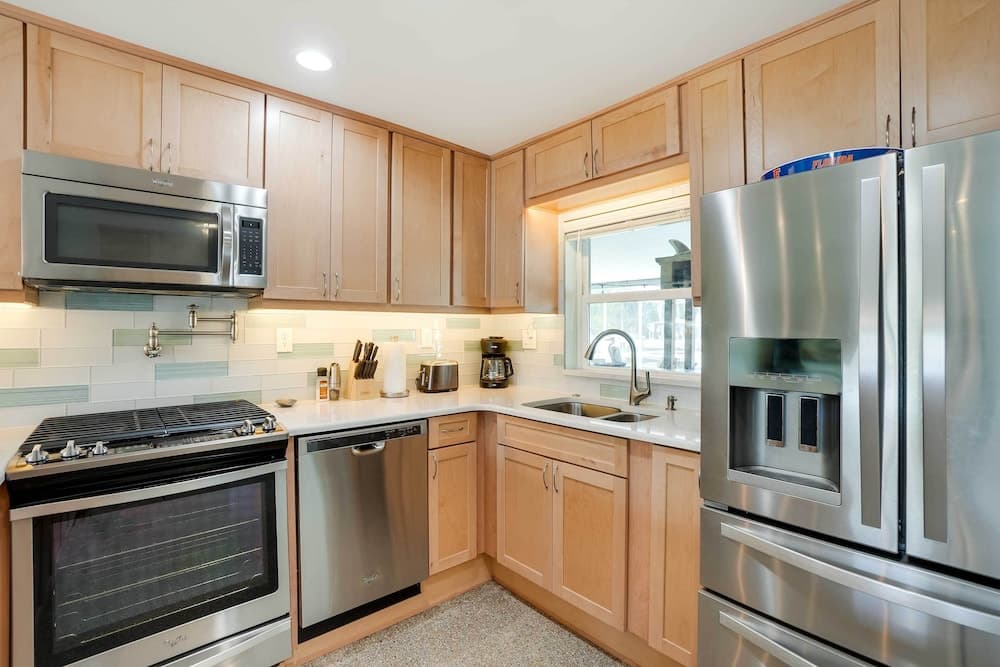 Canal-front Tampa Vacation Rental w/ Private Pool! — 2