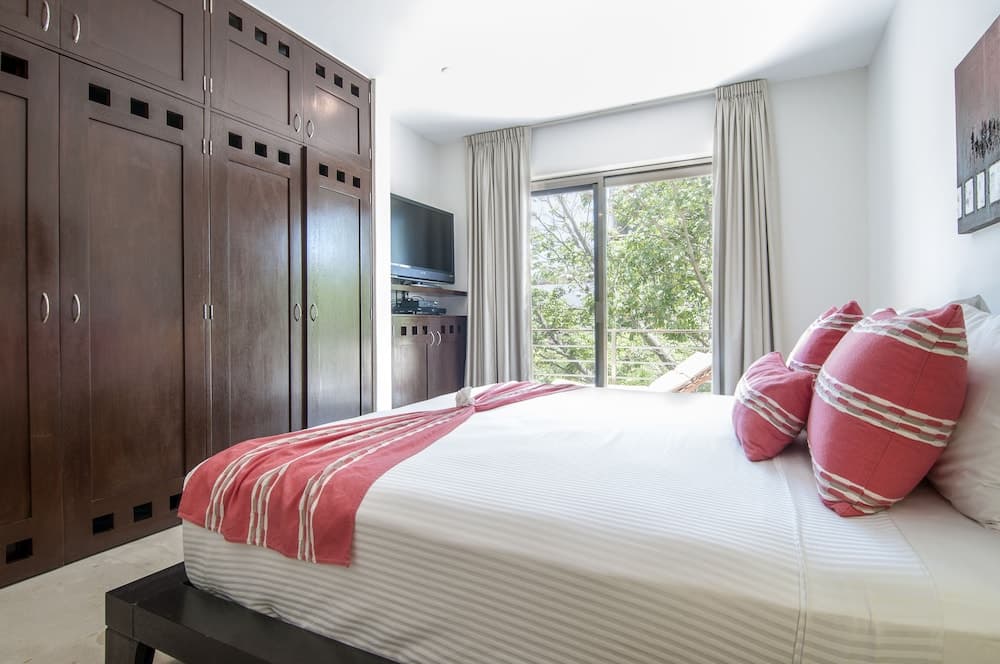 Luxury Condo Boutique — 27