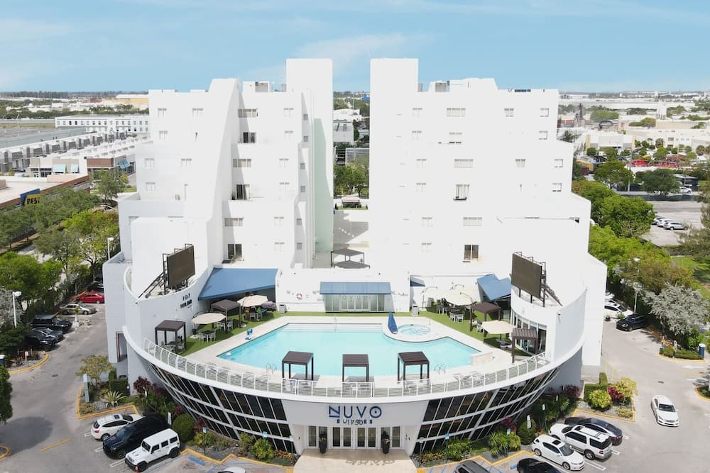 Nuvo Suites Hotel — 1
