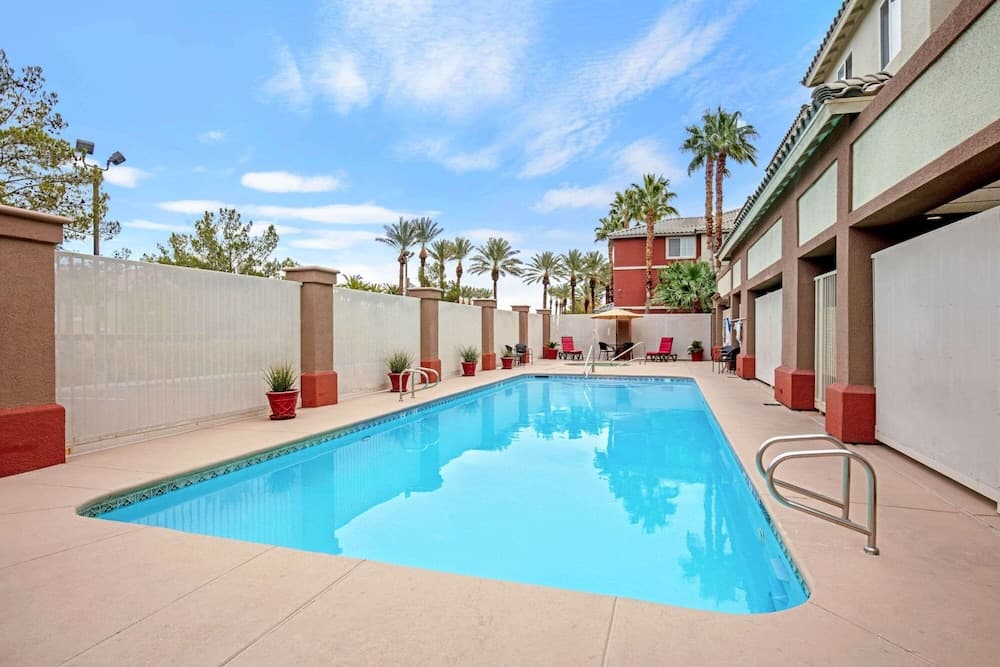 La Quinta Inn &amp; Suites by Wyndham Las Vegas Red Rock — 20