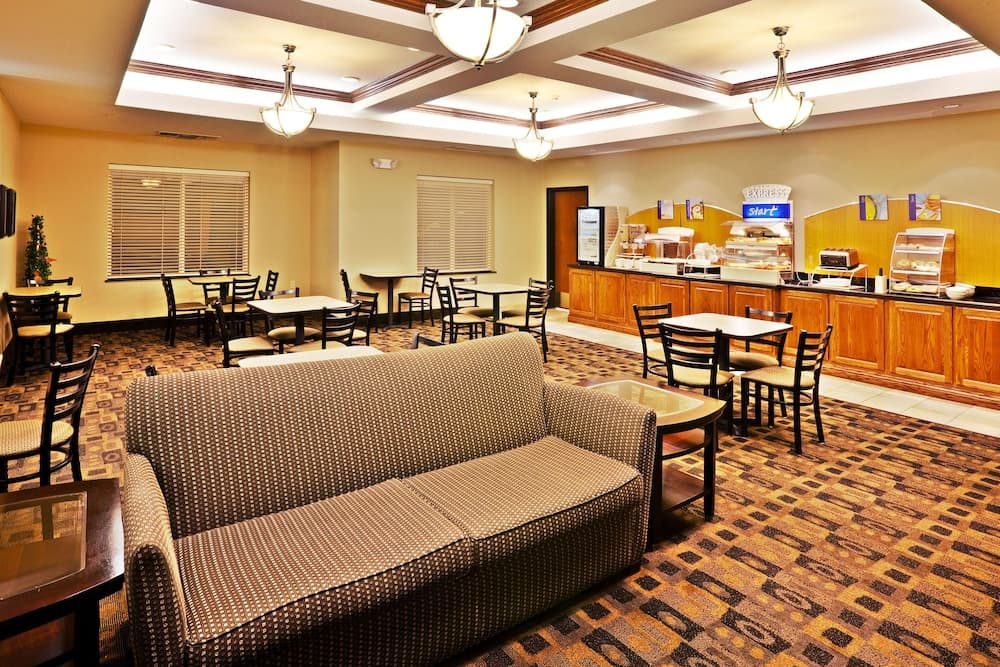 Comfort Inn & Suites Miami - Route 66 — 24