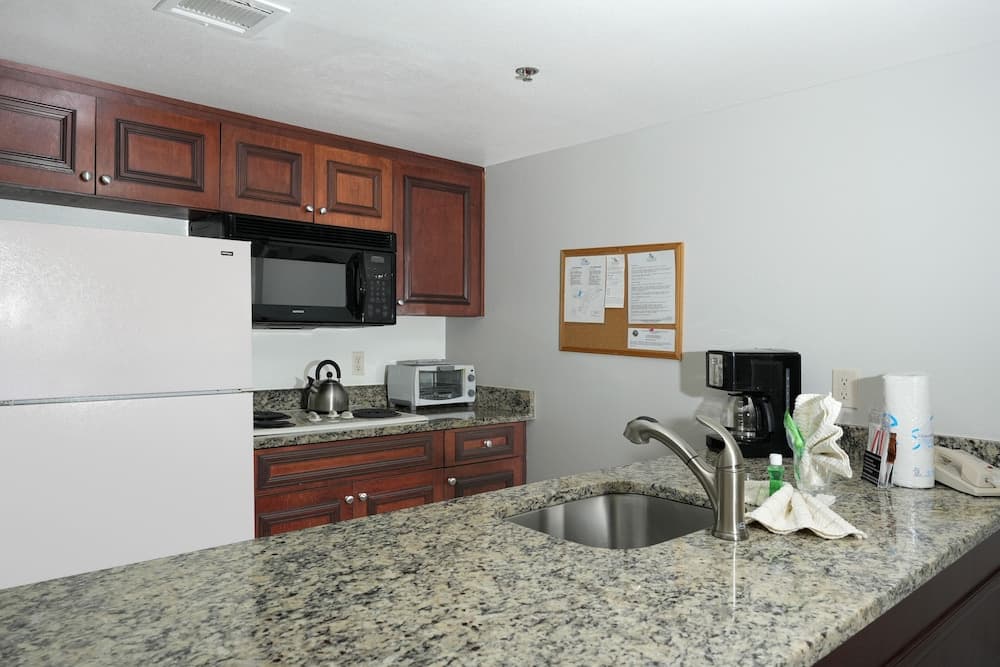 Parc Corniche Condominium Suite Hotel — 14