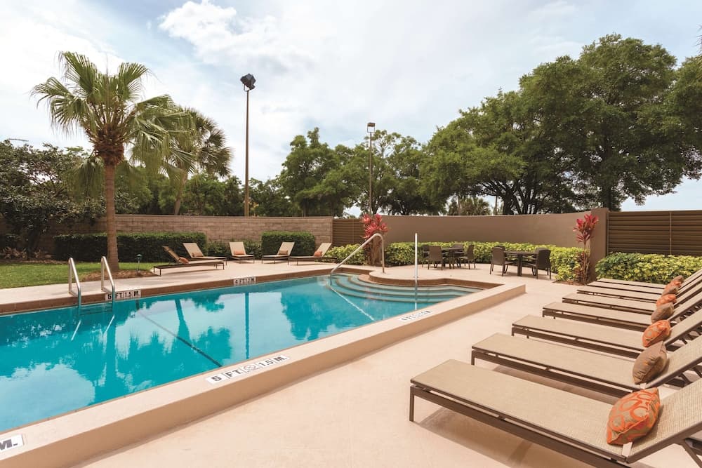 Embassy Suites by Hilton Orlando International Dr ICON Park — 20