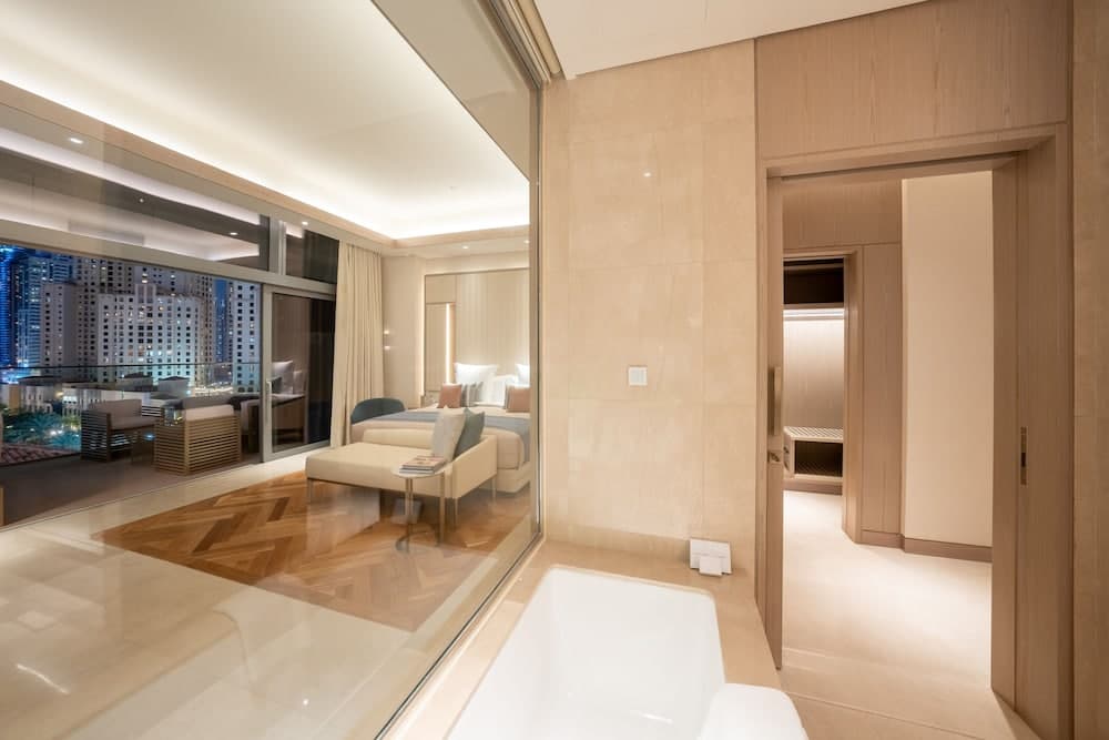 FIVE LUXE — 26