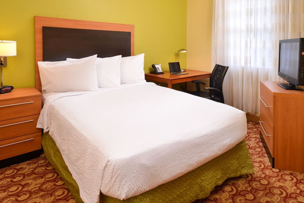 Candlewood Suiten Miami Doral by IHG — 8