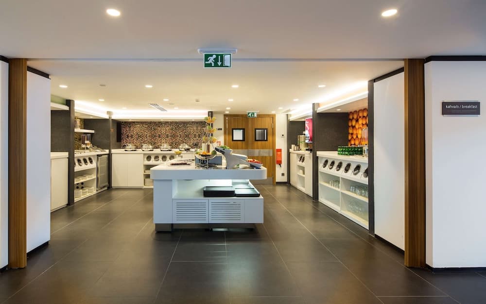 Hampton by Hilton Istanbul Kurtkoy — 27