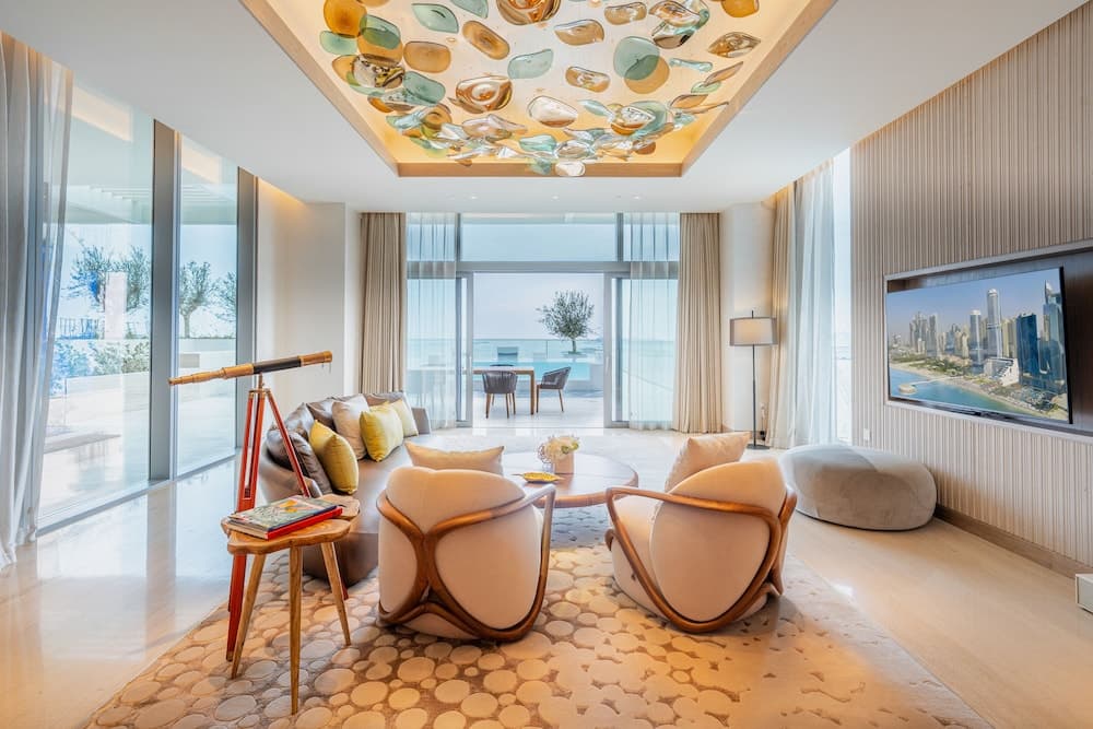 FIVE LUXE — 23