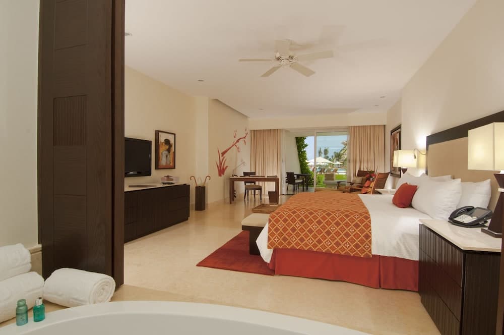 Ambassador at Grand Velas All Inclusive — 6