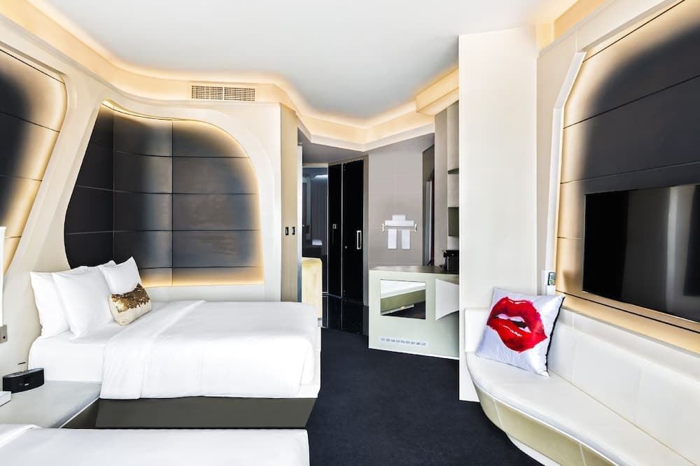 V Hotel Dubai, Curio Collection by Hilton — 30