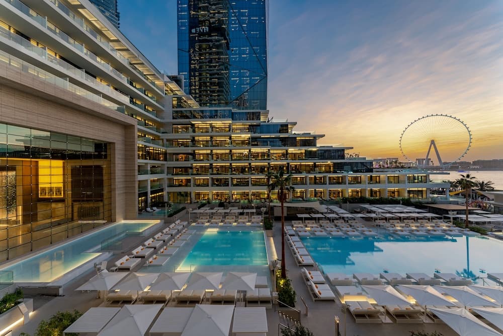 FIVE LUXE — 14