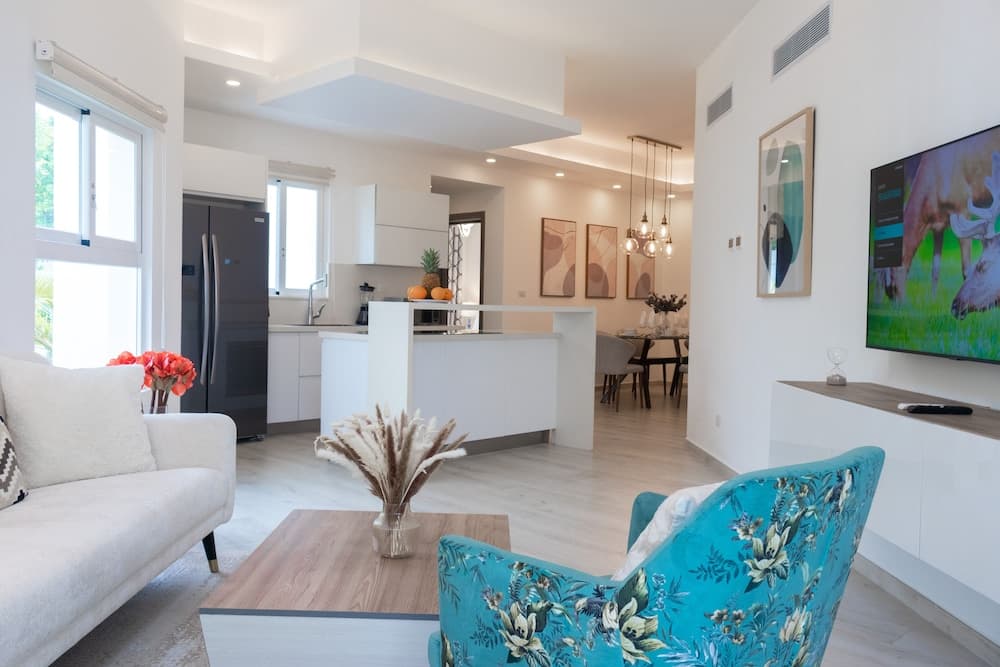 Family Getaway Apartment - On The Beach — 7