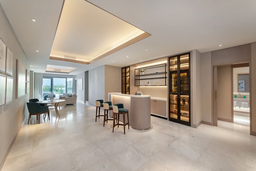 FIVE LUXE — 12