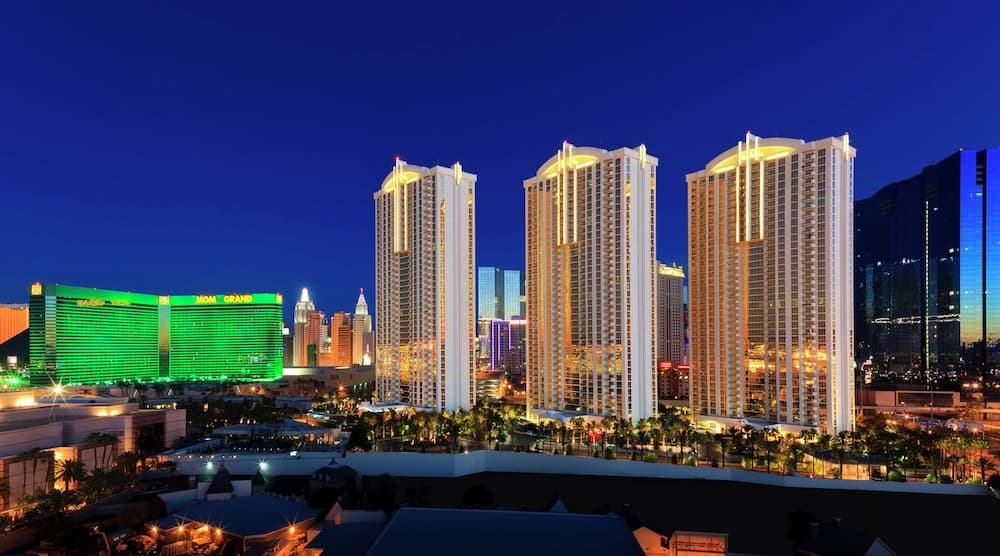 Jet Luxury Resorts @ The Signature Condo Hotel — 20