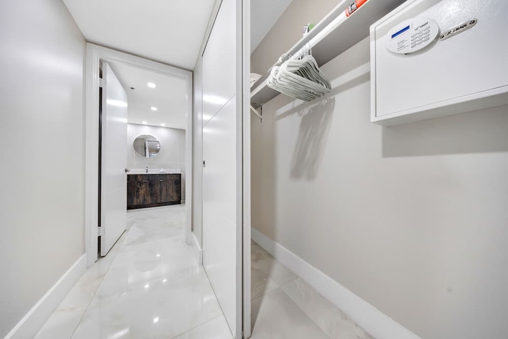 Condominio con vista a la bahía y balcón — 16