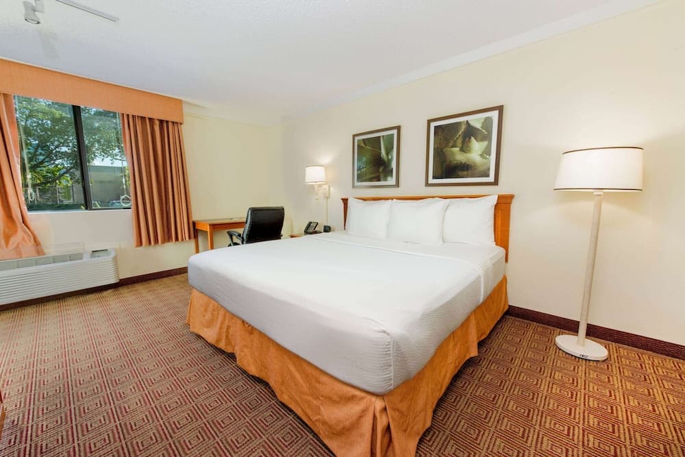 La Quinta Inn & Suites by Wyndham Ft Lauderdale Cypress Cr — 20