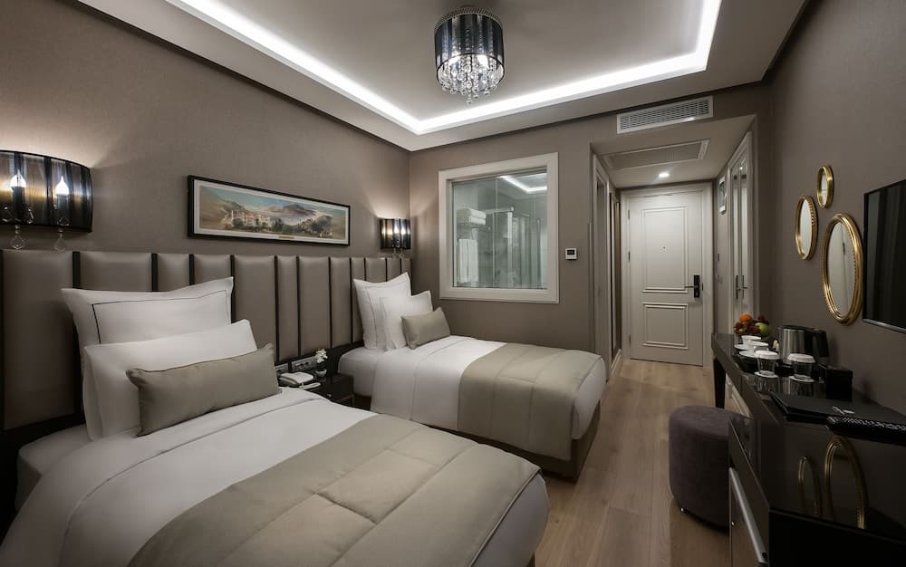Le Petit Palace Hotel — 5