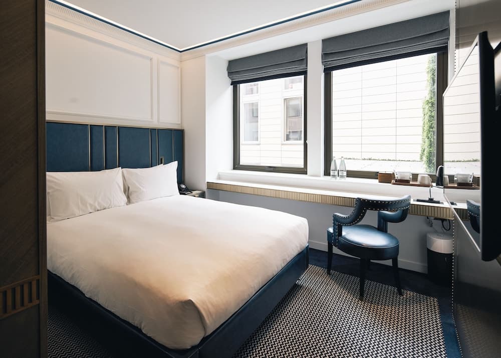 Page8, Seite Hotels — 11