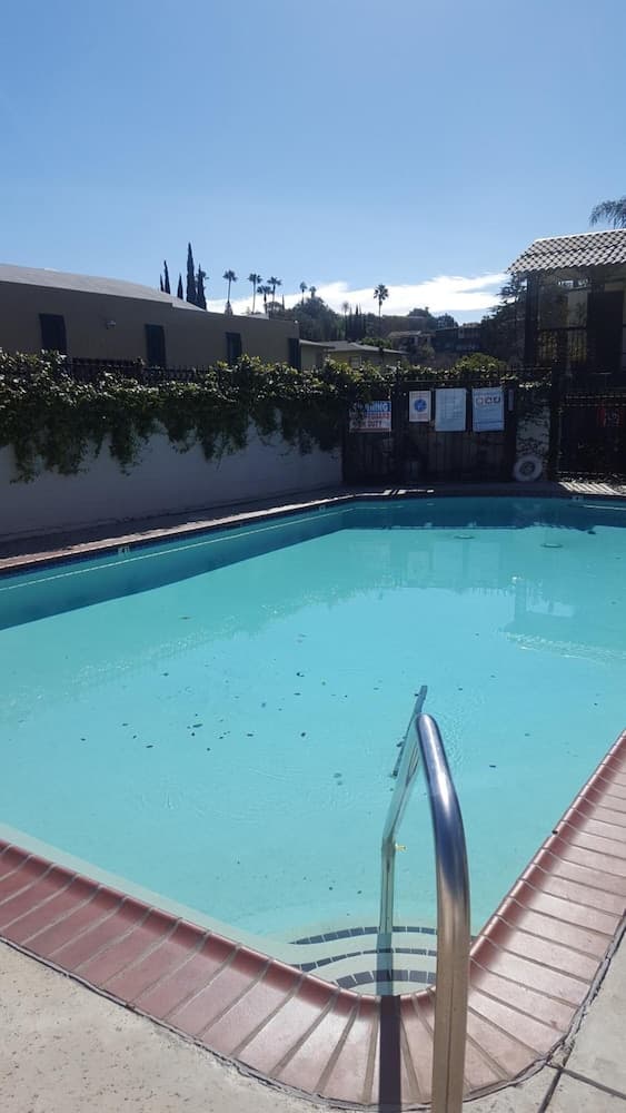 Bienvenido Inn en Colorado Blvd. — 13