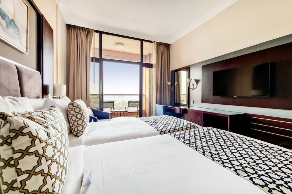Two Seasons Hotel & Apartments — 11