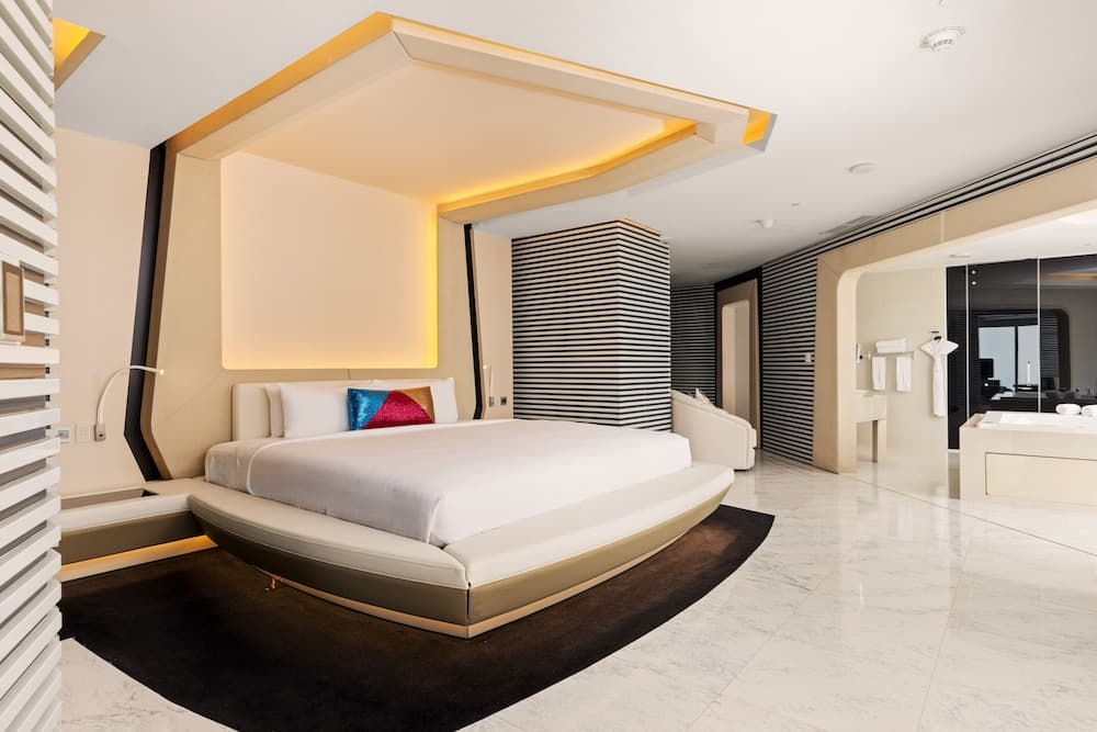 V Hotel Dubai, Curio Collection by Hilton — 27