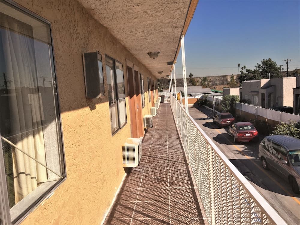 4 Star Motel — 2