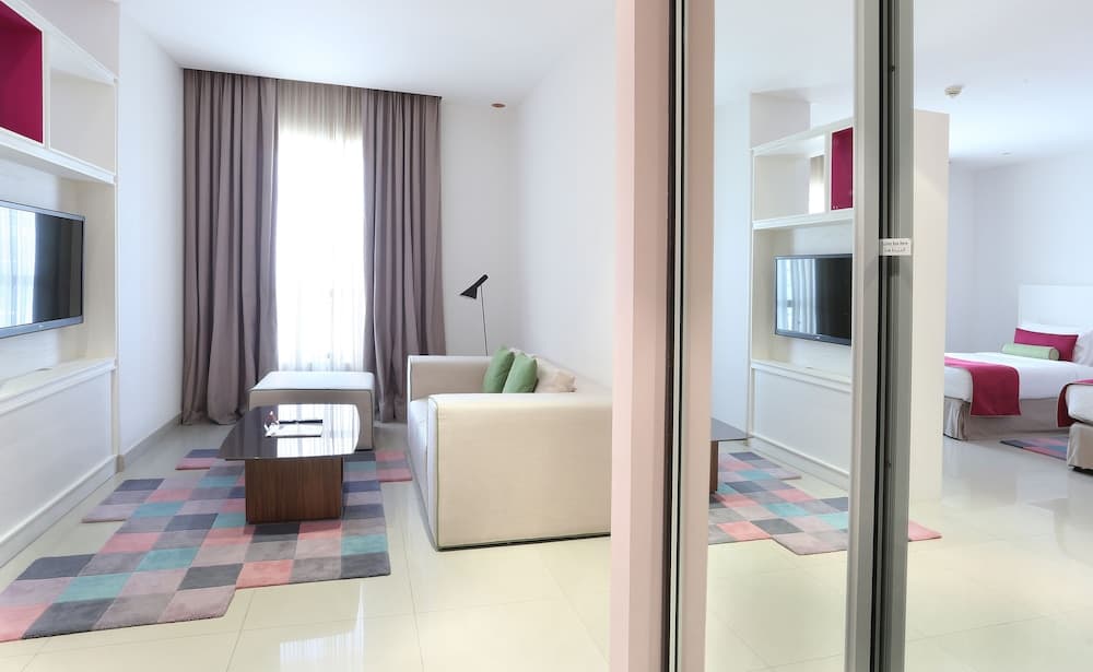 Ramada Hotel and Suites by Wyndham Dubai JBR — 11