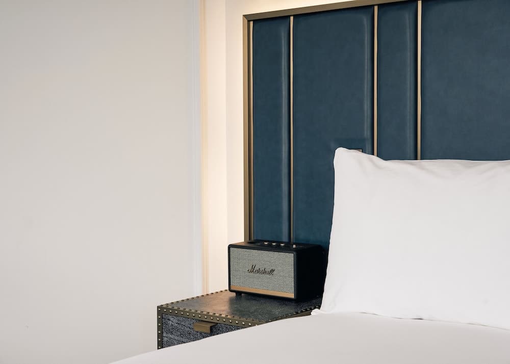 Page8, Seite Hotels — 25
