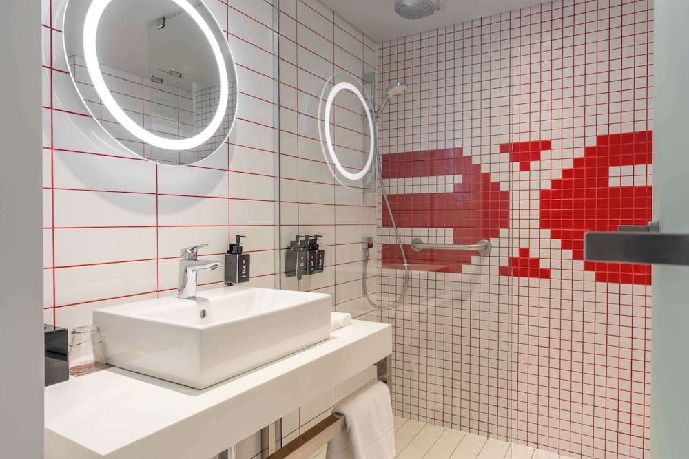 Radisson RED V&A Waterfront, Cape Town hotel, Silo 6, South Arm Road, V&A Waterfront, Cape Town, Western Cape, 8001, South Africa — photo 78