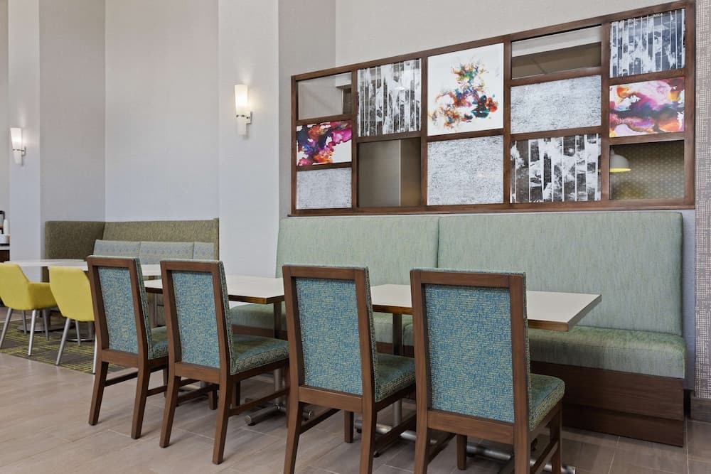 Hampton Inn & Suites Orlando Intl Dr N — 22
