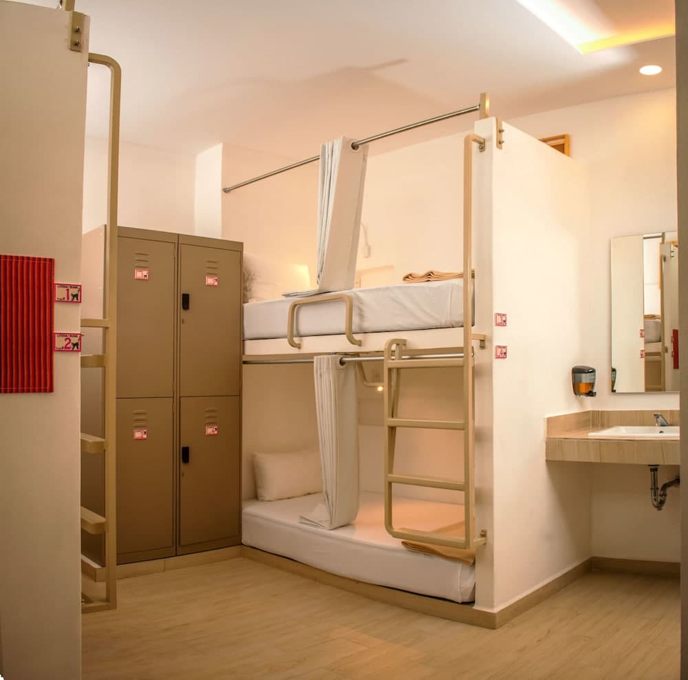 Nomads Party Hotel & Hostal — 28