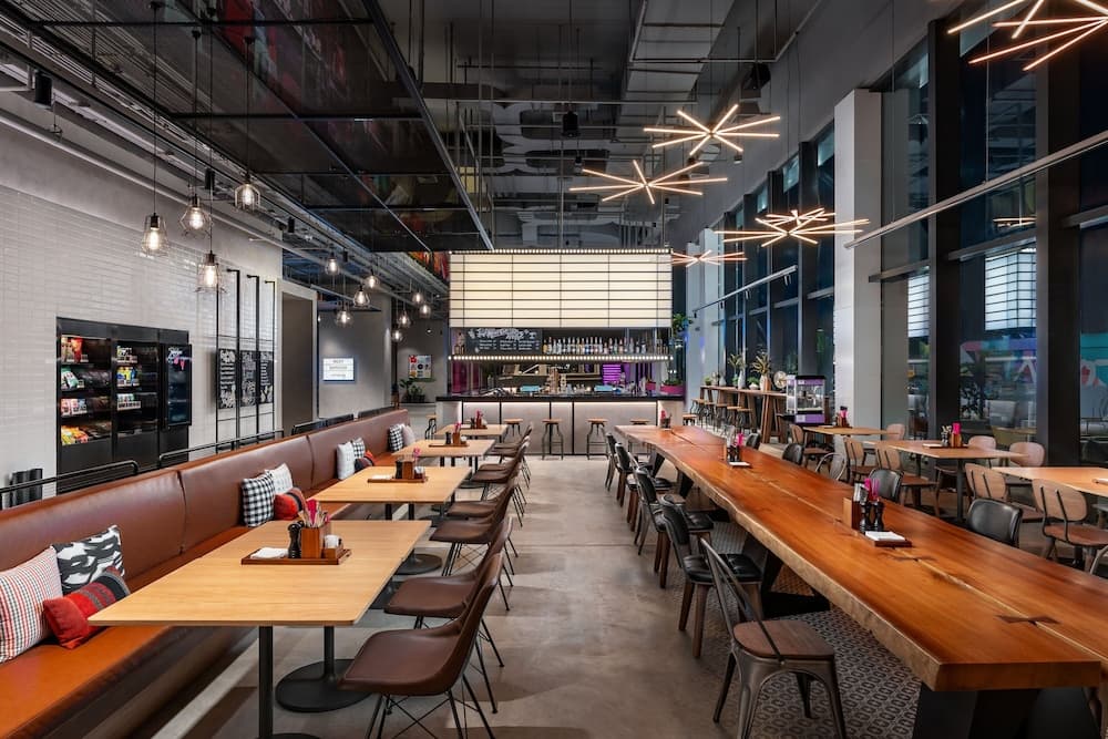Moxy Bangkok Ratchaprasong — 12