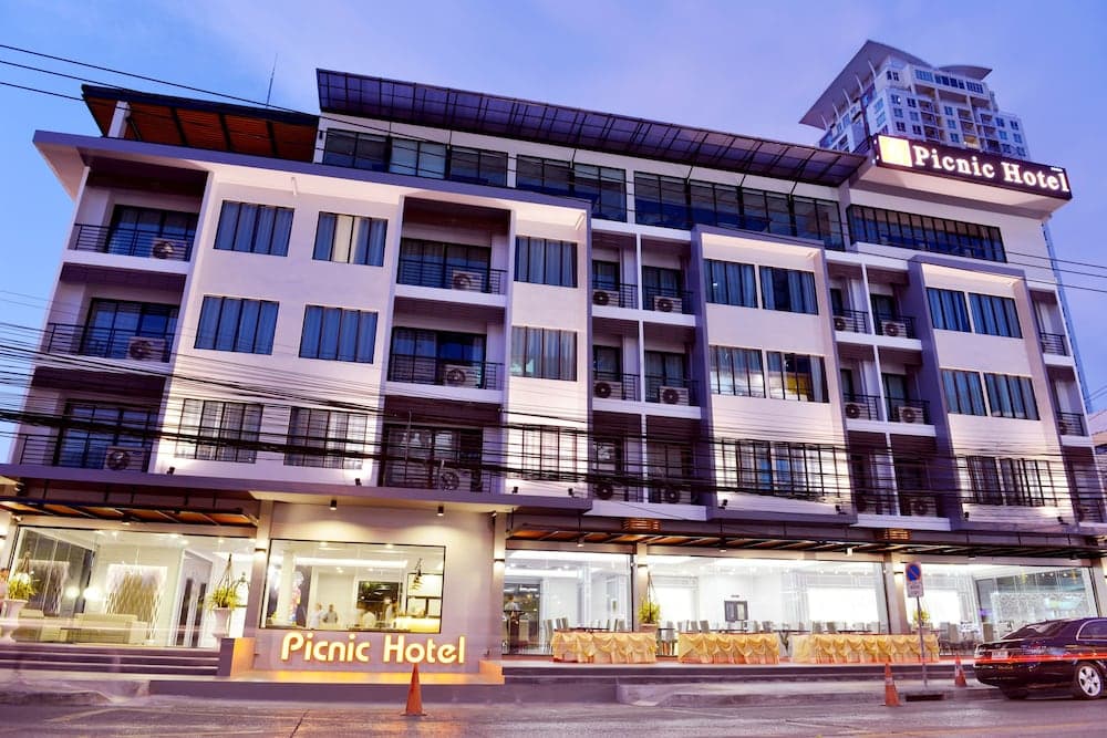 Picnic Hotel Bangkok — 13